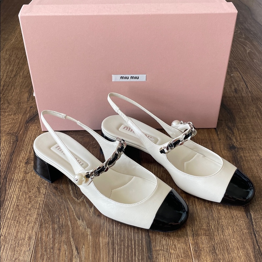NWT Miu Miu CALZATURE DONNA IVORY AND BLACK HEELS
